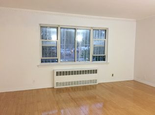 17201 65th Ave, Fresh Meadows, NY 11365