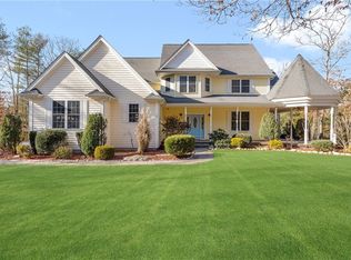 10 Shady Grove Rd, Hope Valley, RI 02832