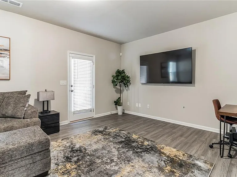 3123 Meadowstone Ln SW — Photo 16