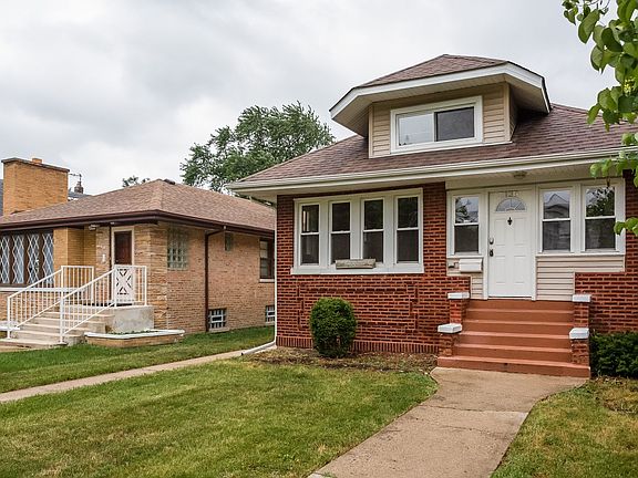 2nd image of 2138 N Neva Ave