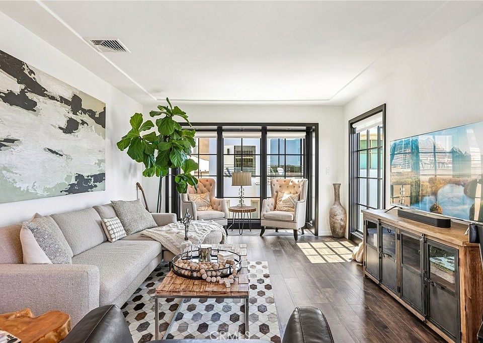 1st image of 229 Marine Pl