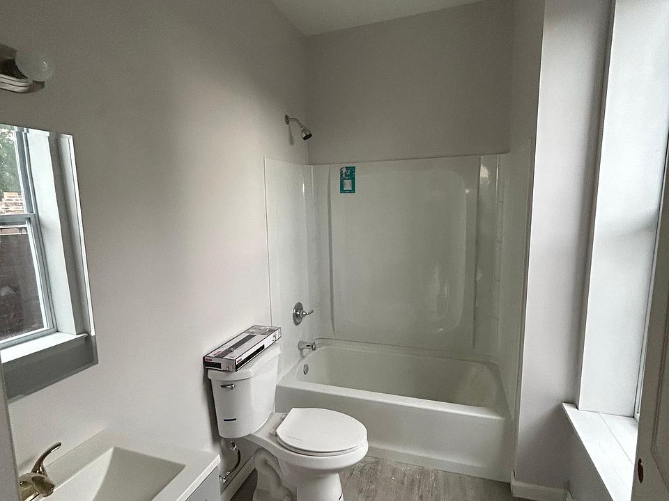 1st image of 3278 6th Ave APT 1