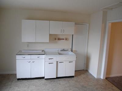 3rd image of 1121 1/2 Hughitt Ave