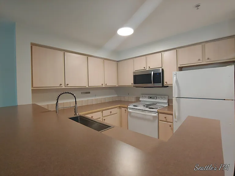 600 N 85th St #305 — Photo 6