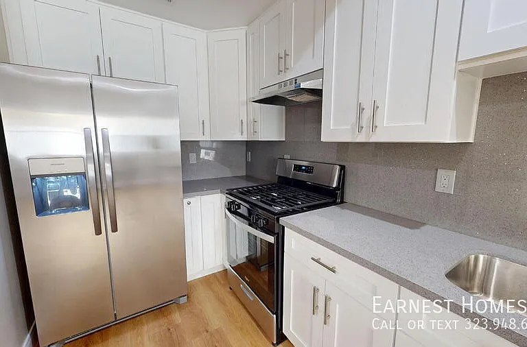 310 N 3rd St #A — Photo 6