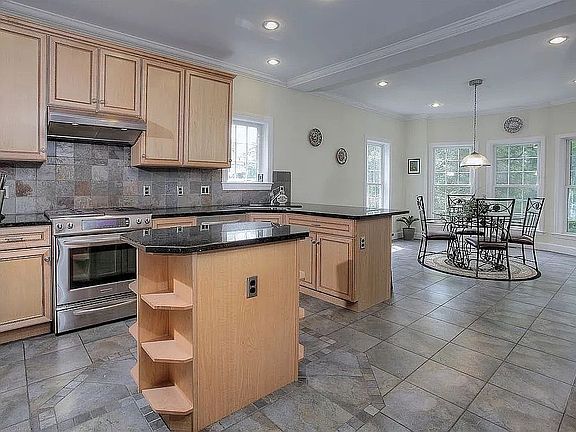 4th image of 26 Anderson Hill Rd