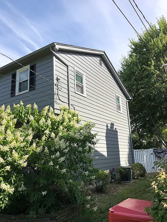 1843 Johnston Pl photo 1