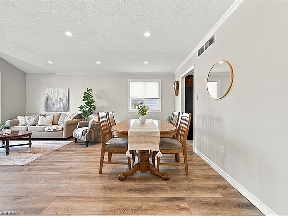 4th image of 4 Macpherson Dr