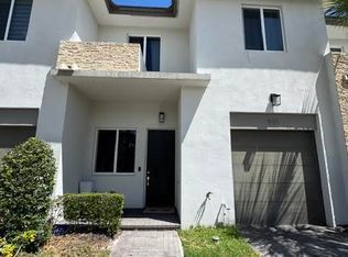 551 Pioneer Way, Royal Palm Beach, FL 33411