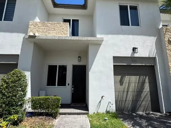 551 Pioneer Way, Royal Palm Beach, FL 33411