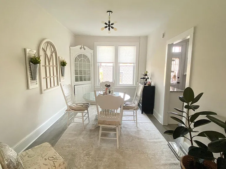 207 Jackson St — Photo 3