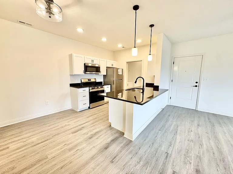 Concord Crossing — Photo 111