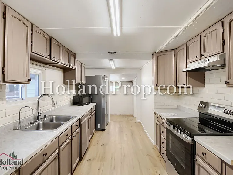 1105 NE Lincoln St — Photo 7