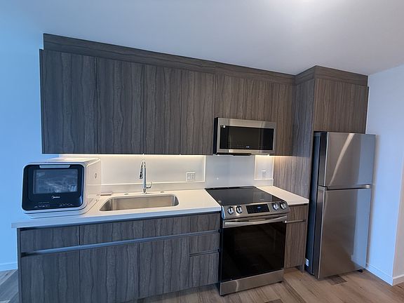 2nd image of 1515 Liona St #2009