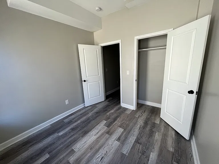 200 E 22nd St #1 — Photo 9
