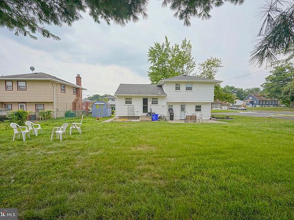 3rd image of 35 Ellen Dr