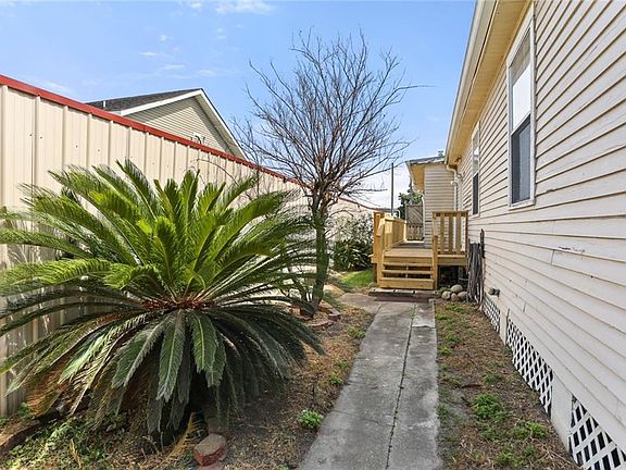 4th image of 2546 Elder St