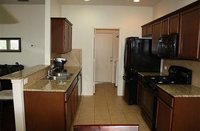 2228 Nestlewood Dr — Photo 8