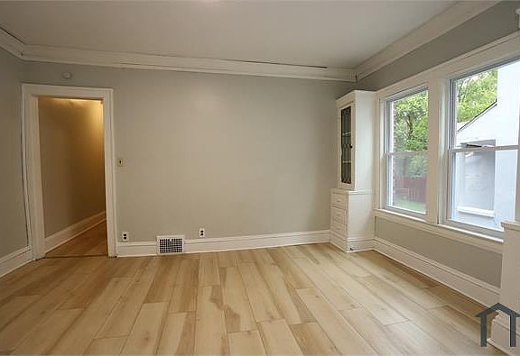 2nd image of 918 E 141st St APT 2