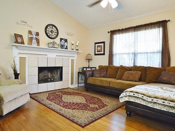 4th image of 98 Silverwood Dr