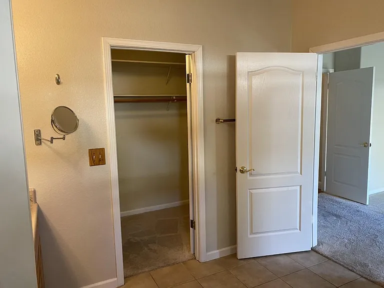 490 Briarwood Dr — Photo 17