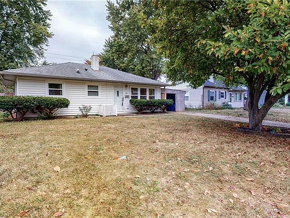 2nd image of 2902 Corvallis Cres