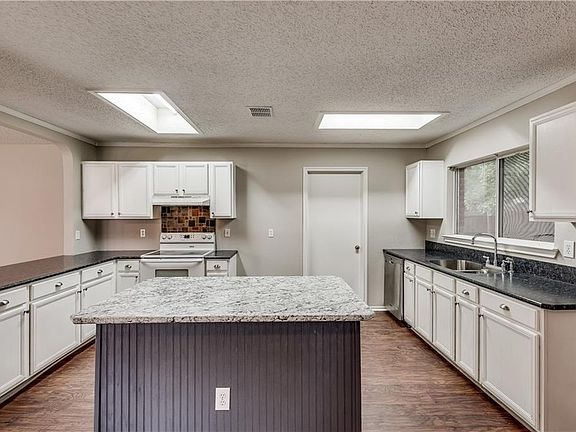 2nd image of 2707 Zachary Dr