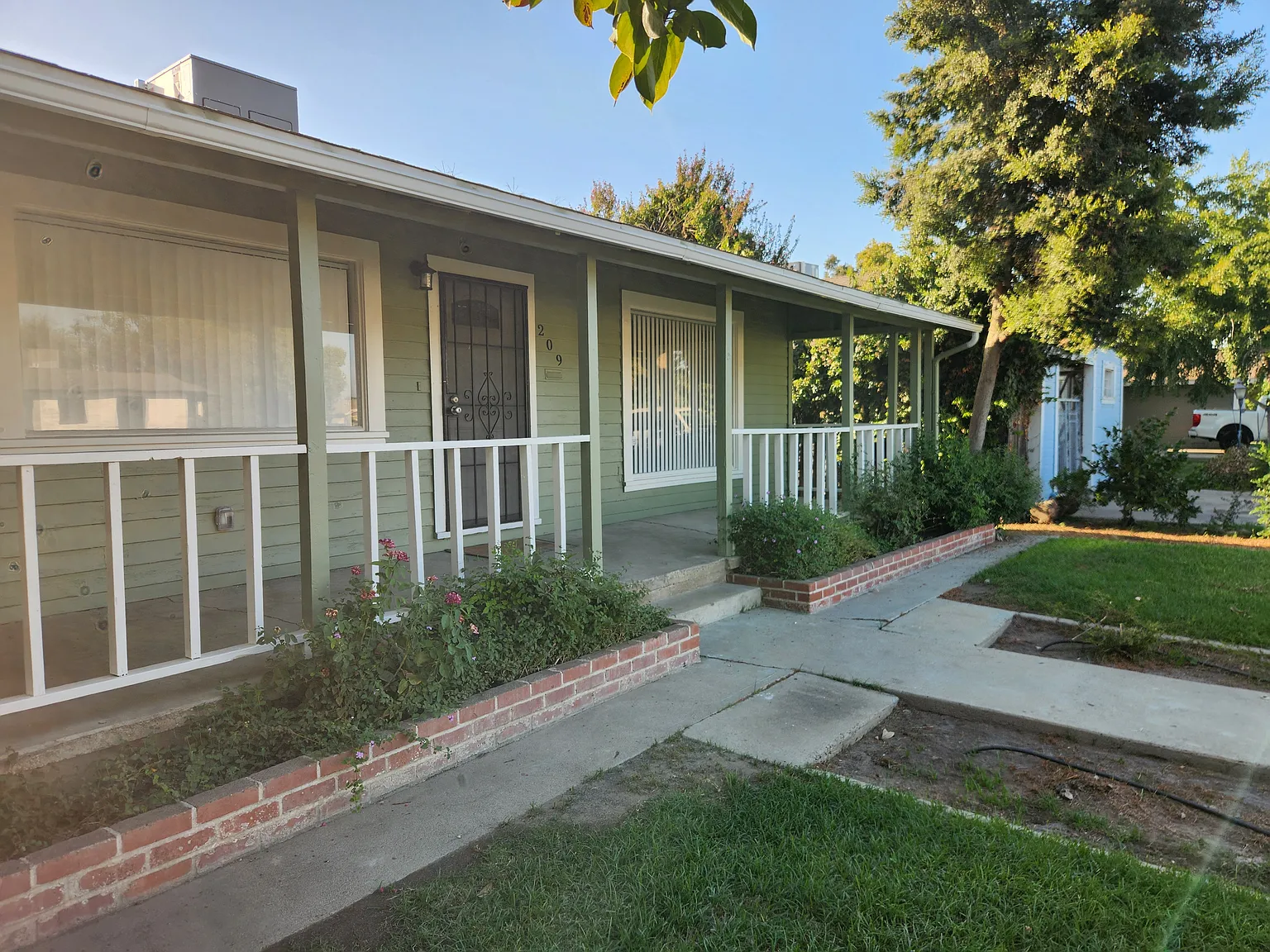 3 bed, 1200 sqft, $1,775 — Photo 2