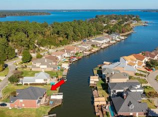 13708 Falcon Landing Dr, Montgomery, TX 77356