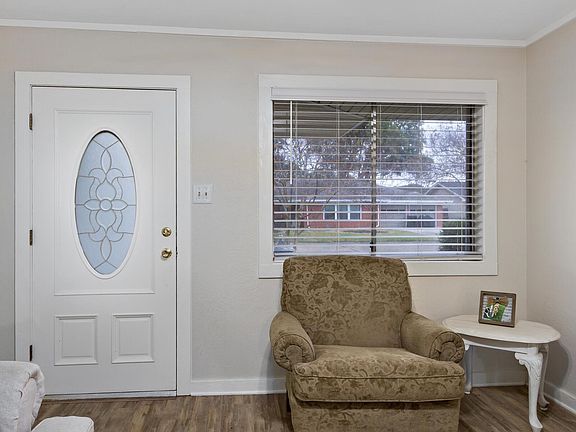5th image of 1003 Mimosa Dr