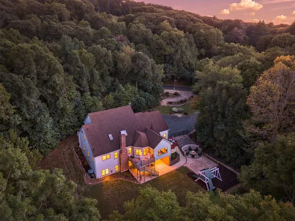 2 Highview Cir, Wilbraham, MA 01095