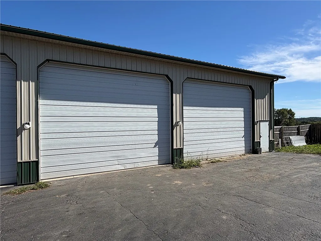 Studio, 1105 sqft, $950 — Photo 1