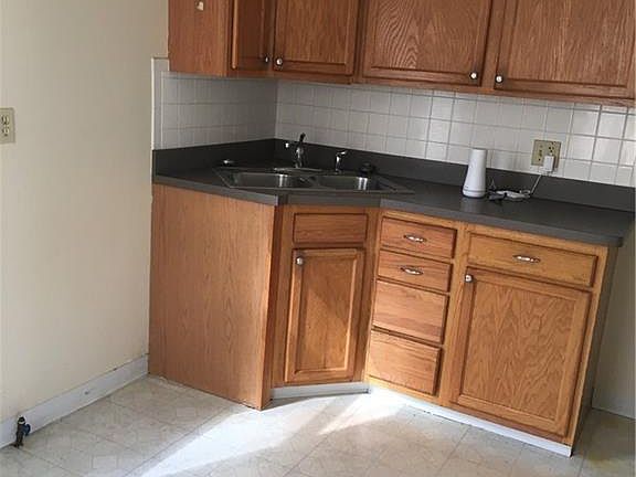 2nd image of 3884 Lee Heights Blvd