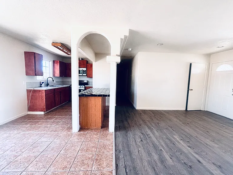 960 McKay Ct — Photo 10