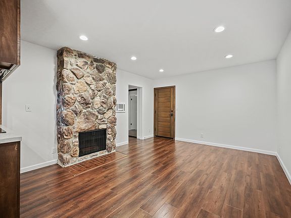 3rd image of 1832 Purdue Ave APT 206