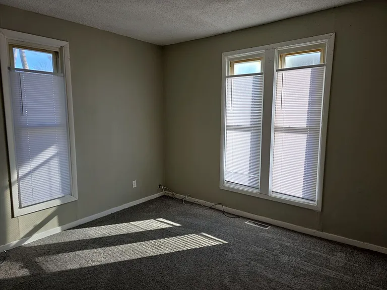 320 E 9th St — Photo 5