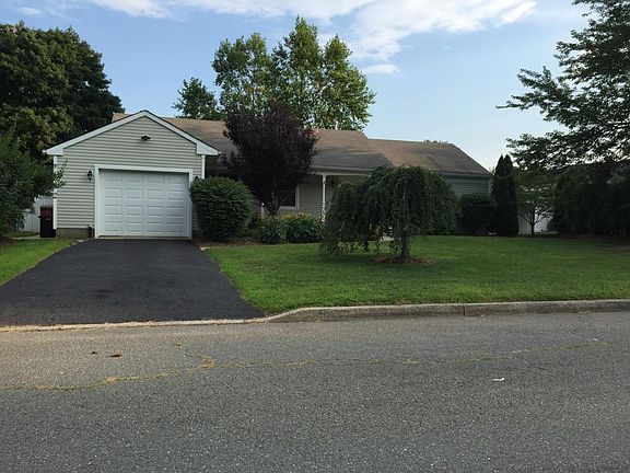 2nd image of 5 Bayberry Dr