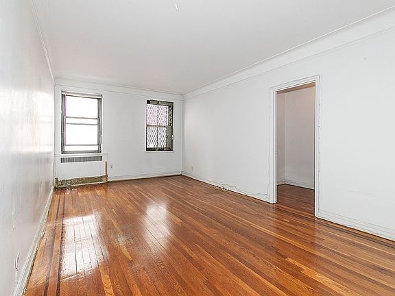 3rd image of 8306 Vietor Ave APT 4R