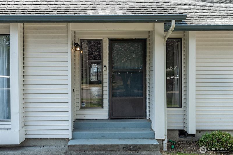 3rd image of 2427 Hickory Avenue