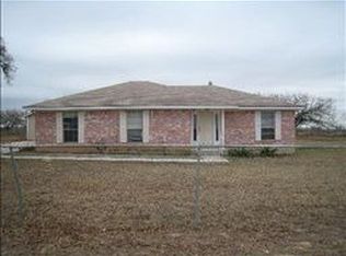 204 Cimarron Dr, Floresville, TX 78114