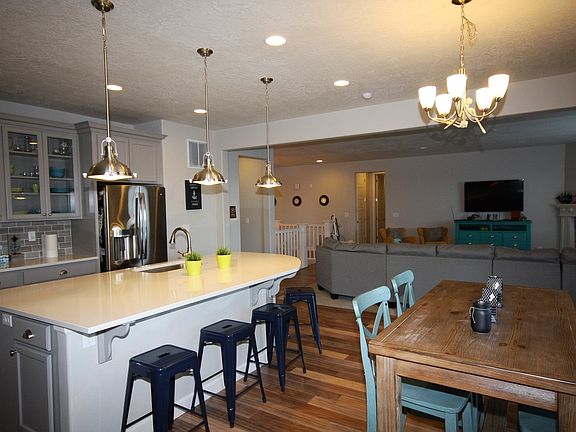 5th image of 3671 W Roy Ln