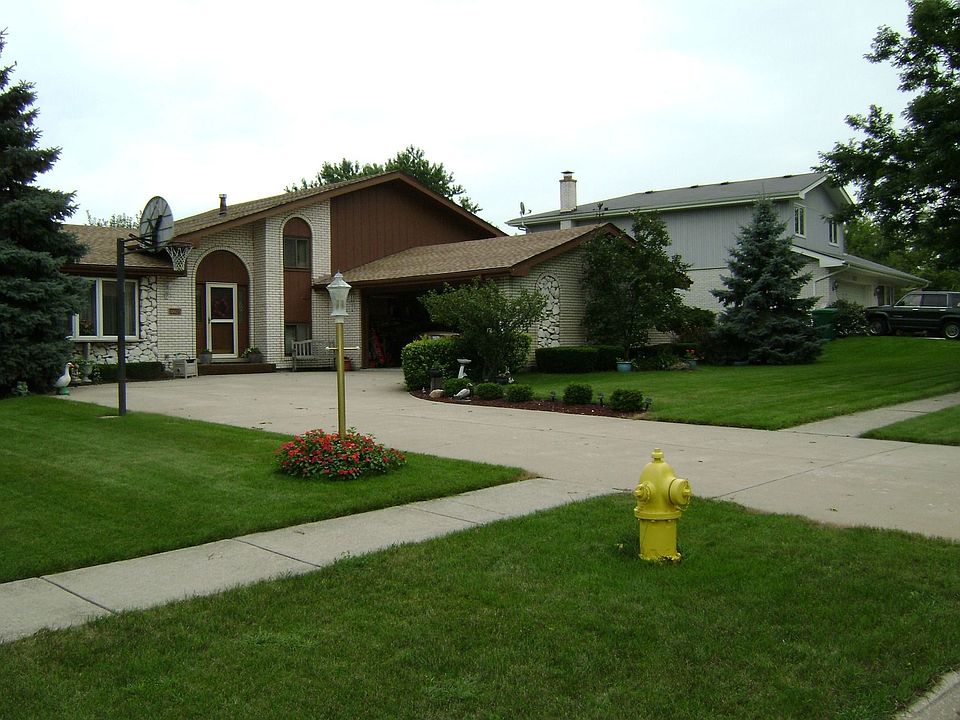 Front Curb View