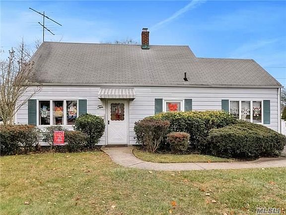 2nd image of 10 Clay Ln