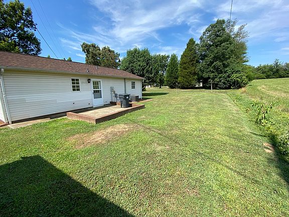 3rd image of 124 Lauren Dr