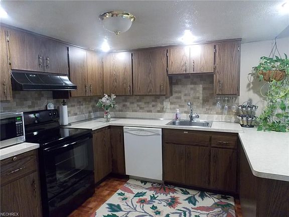 3rd image of 6911 N Parkway Dr
