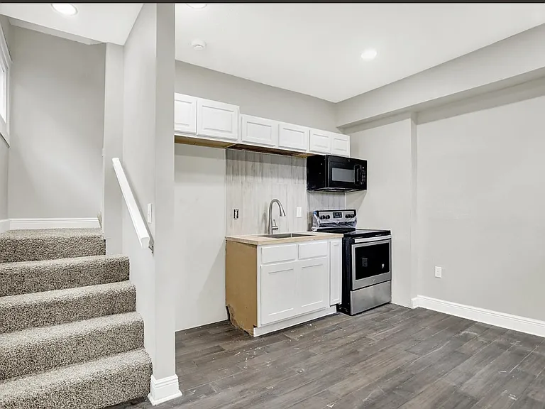 1031 N Dearborn St #B — Photo 9