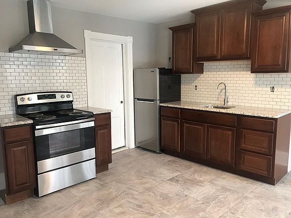2nd image of 232 Richmond Ave #5