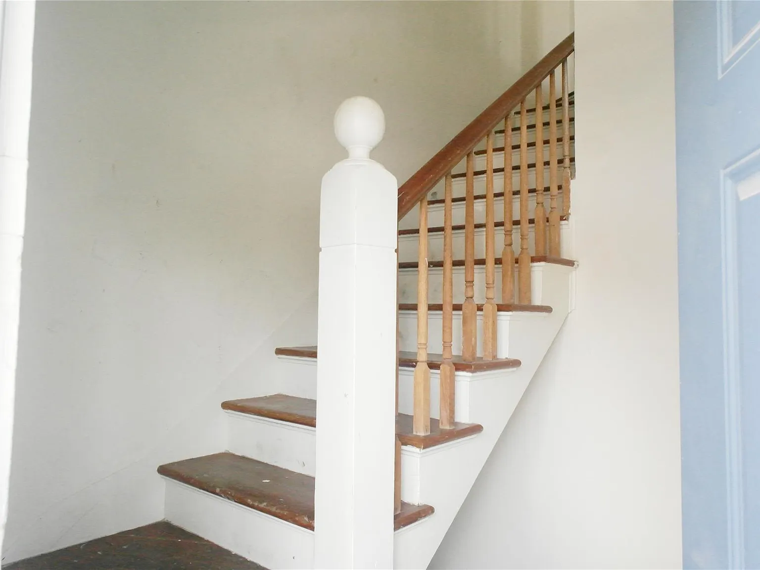 2 bed, 1.0 bath, 881 sqft, $1,475 — Photo 2