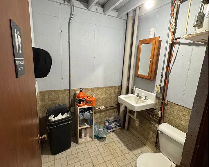 1227 Madison St — Photo 8