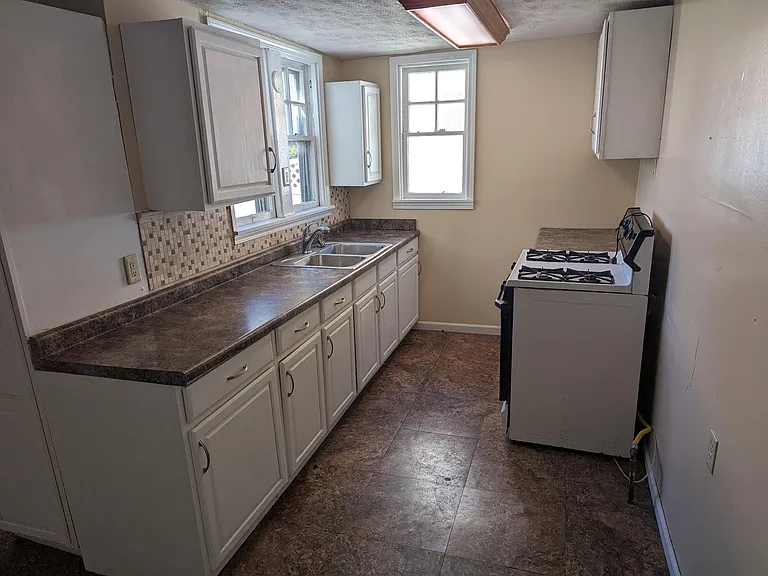 219 Pearl St — Photo 18